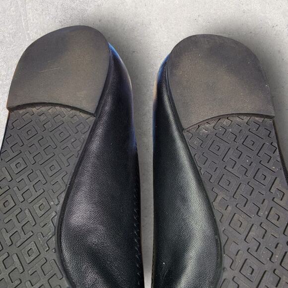 Tory Burch Womens Black Leather Ballet Flats Shoes 5.5 Slip On Gold Logo Travel - Picture 11 of 13